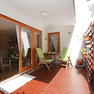  Apartment Downtown Garden Isle In Urban Style-free Parking Ungarn